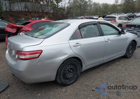 2011 Toyota Camry Se/Le/Xle z USA, uszkodzony, nr VIN 4T1BF3EK9BU702246